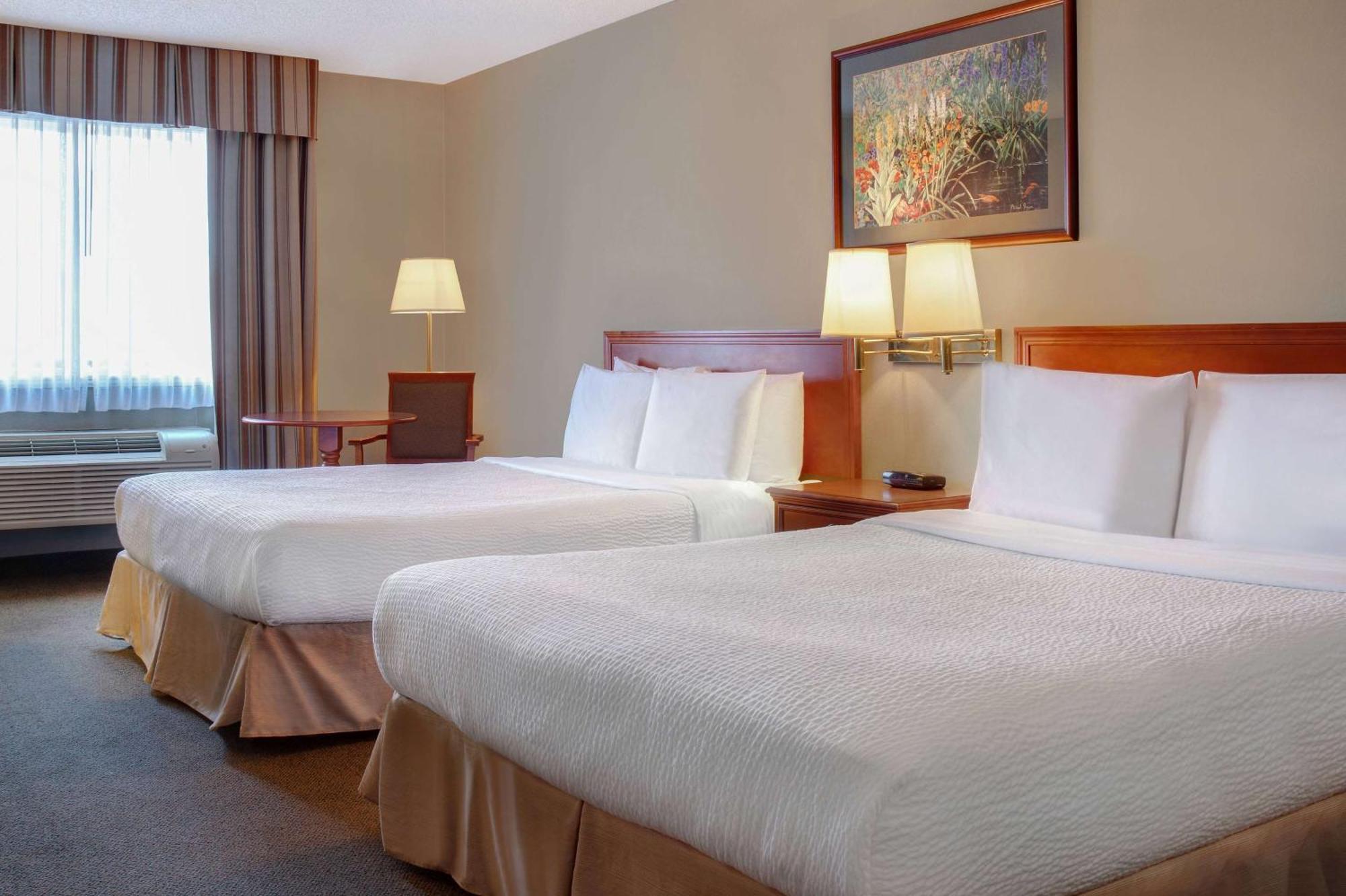 Days Inn By Wyndham Whitecourt Dış mekan fotoğraf