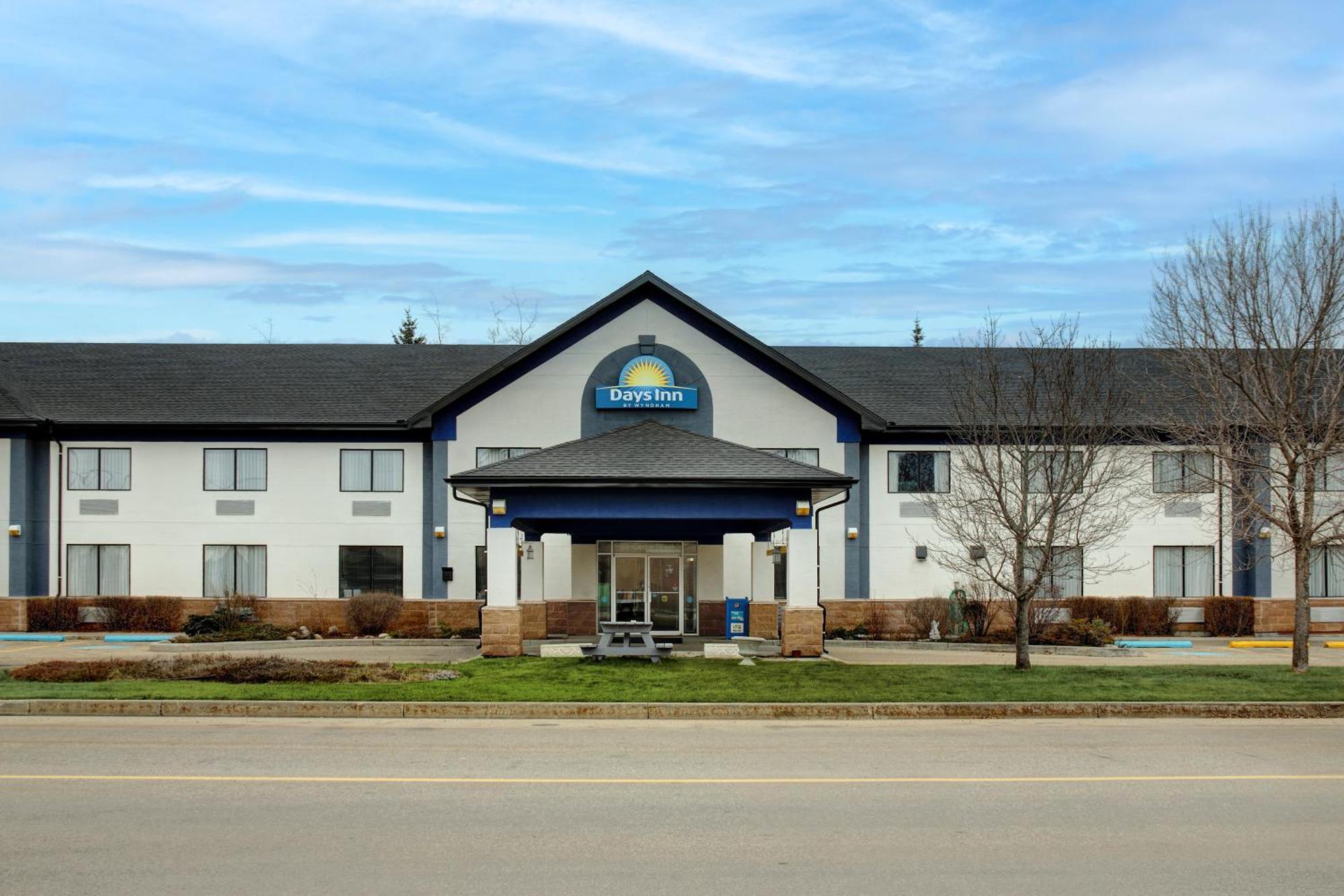 Days Inn By Wyndham Whitecourt Dış mekan fotoğraf