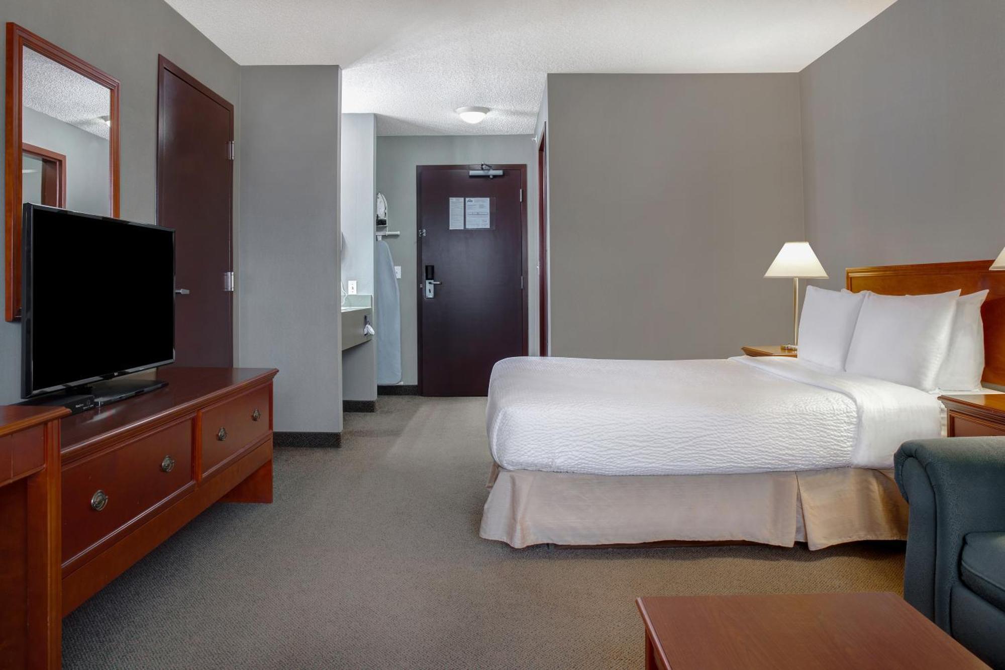 Days Inn By Wyndham Whitecourt Dış mekan fotoğraf