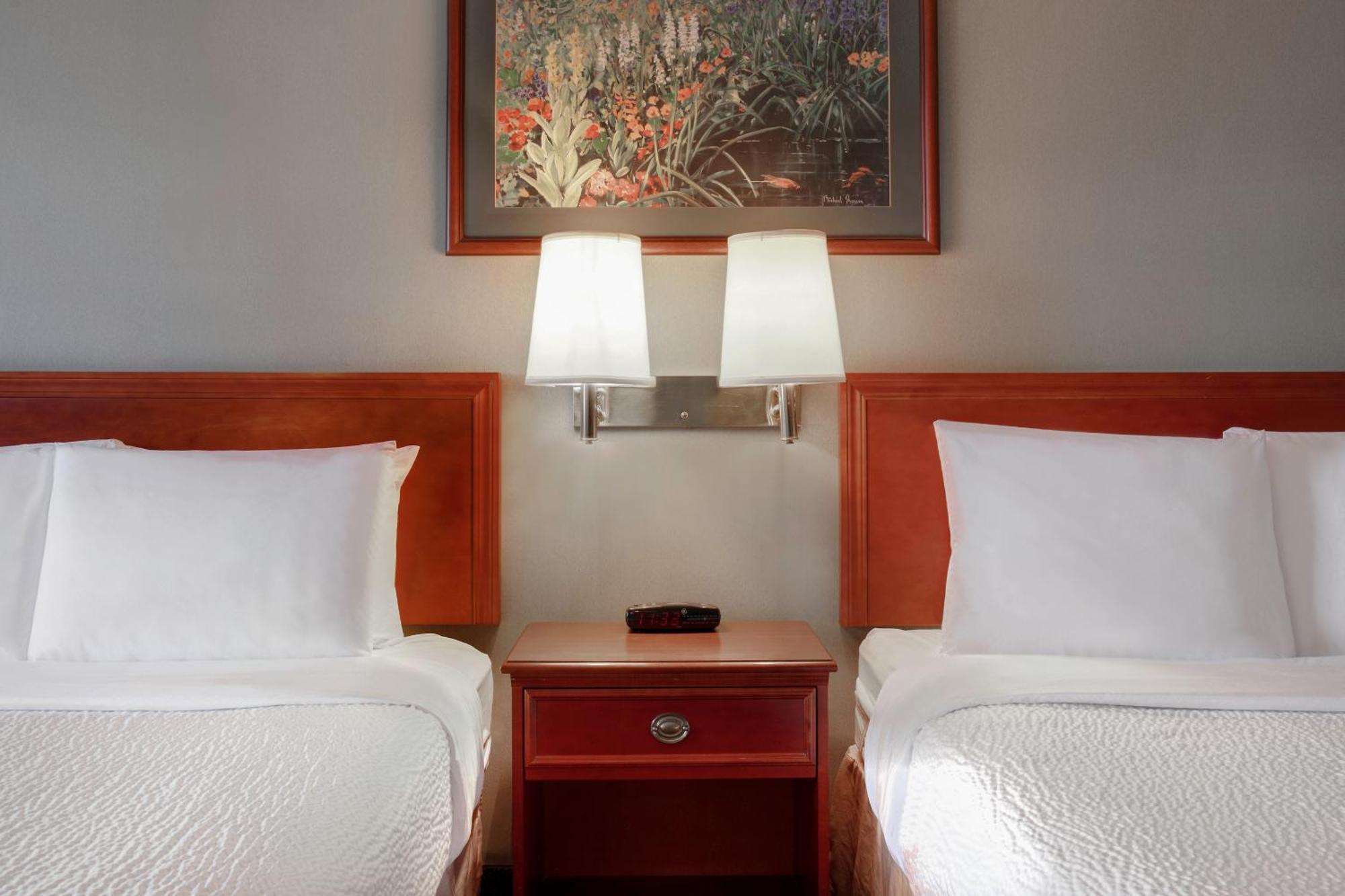Days Inn By Wyndham Whitecourt Dış mekan fotoğraf
