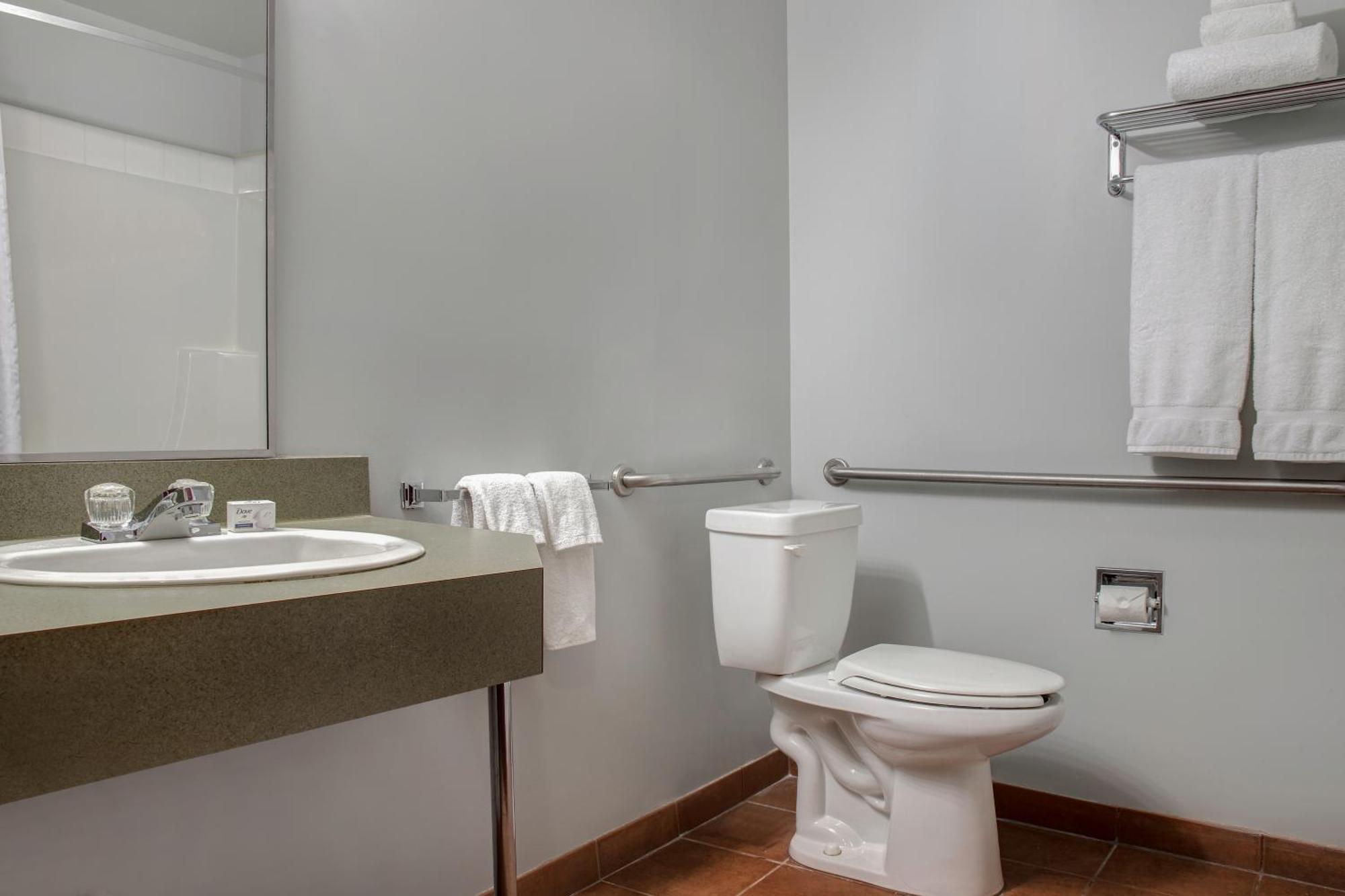 Days Inn By Wyndham Whitecourt Dış mekan fotoğraf