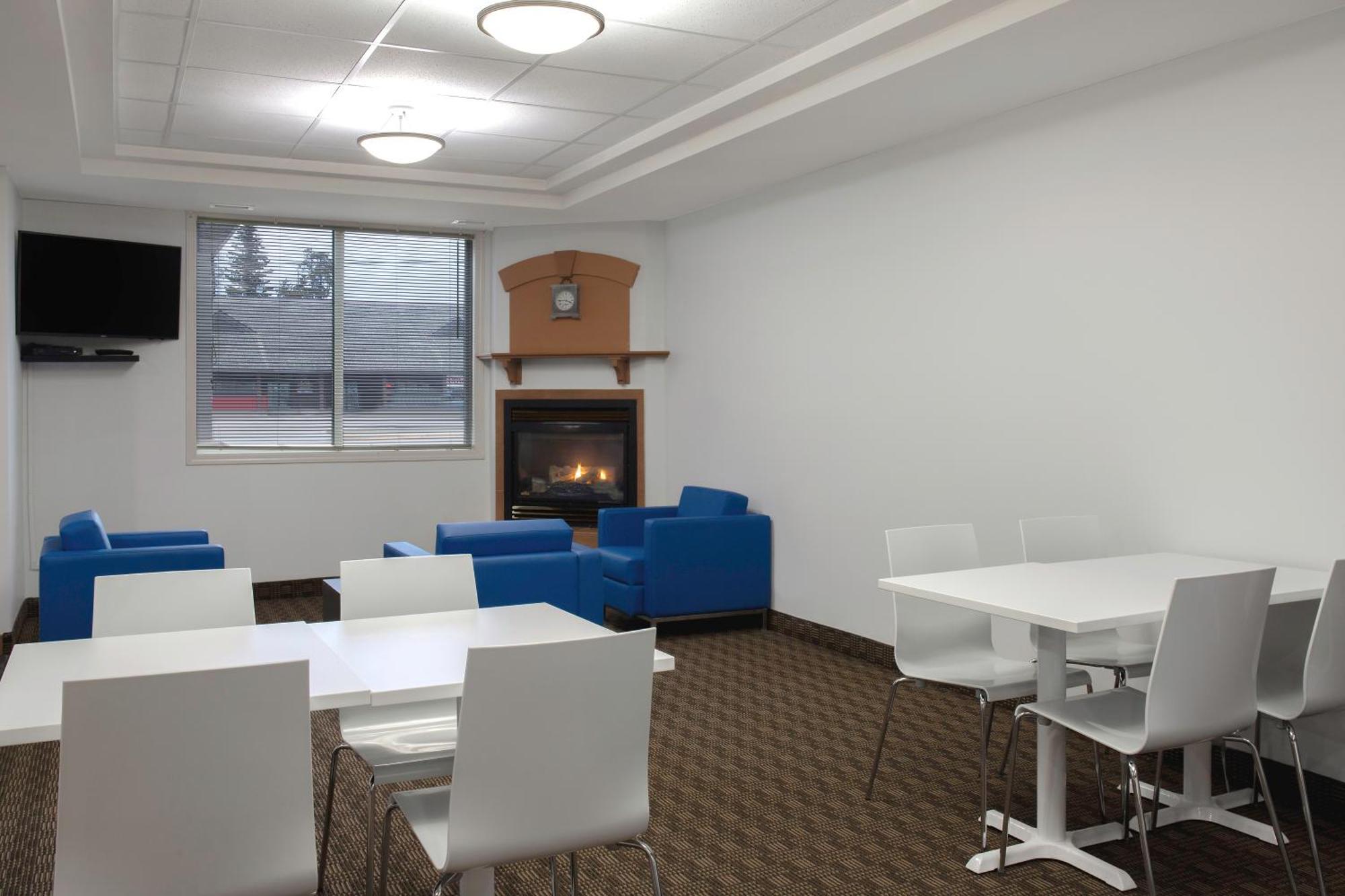 Days Inn By Wyndham Whitecourt Dış mekan fotoğraf